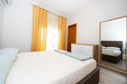 VlorëLori'S House公寓 0*, Vlorë 阿尔巴尼亚